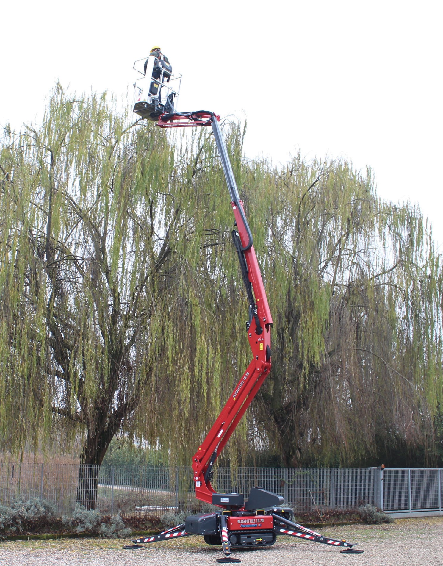 Raupenarbeitsbühne Hinowa zum Mieten in Wolfwil